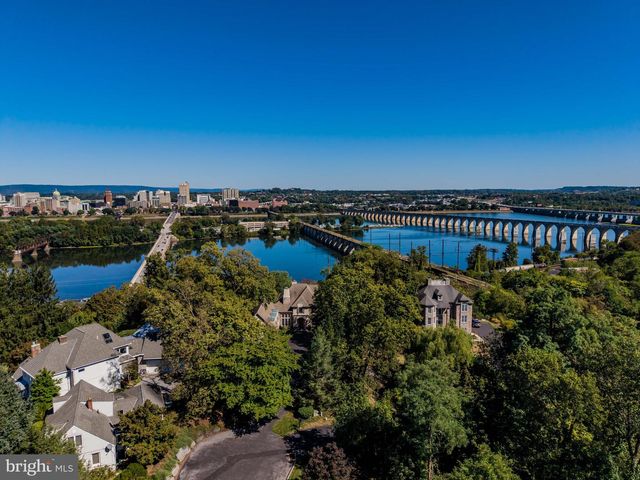 4 SENTRY POINT RD, Lemoyne, PA 17043
