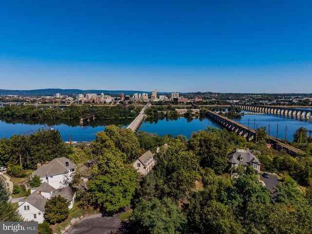 4 SENTRY POINT RD, Lemoyne, PA 17043