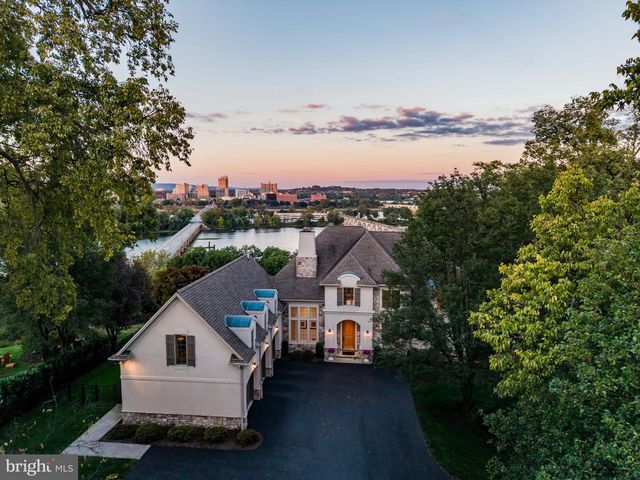 4 SENTRY POINT RD, Lemoyne, PA 17043
