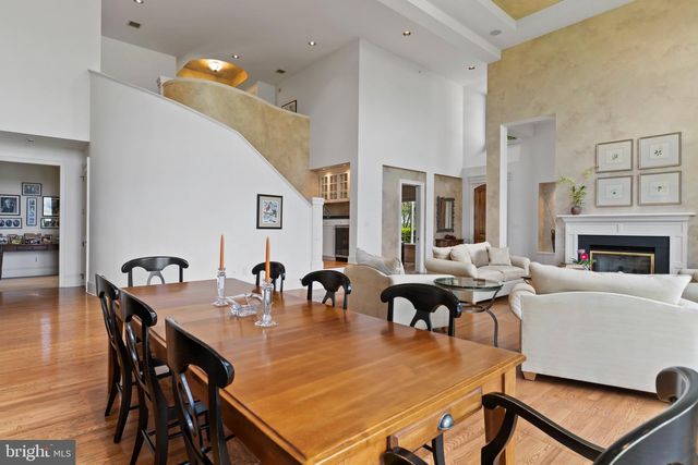 4 SENTRY POINT RD, Lemoyne, PA 17043