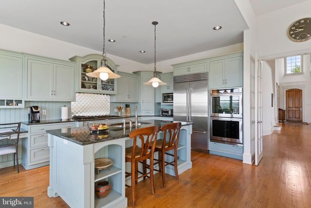 4 SENTRY POINT RD, Lemoyne, PA 17043