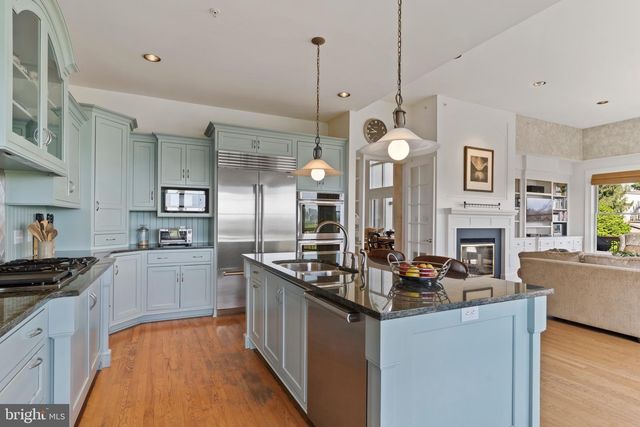 4 SENTRY POINT RD, Lemoyne, PA 17043
