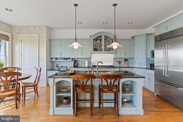 4 SENTRY POINT RD, Lemoyne, PA 17043