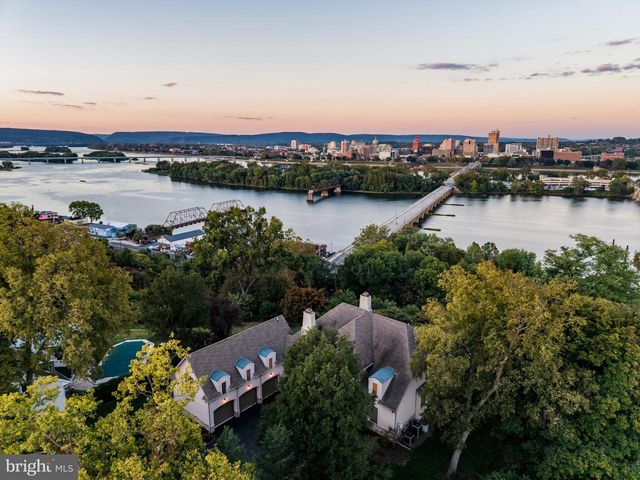 4 SENTRY POINT RD, Lemoyne, PA 17043