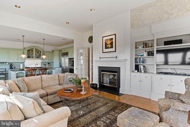 4 SENTRY POINT RD, Lemoyne, PA 17043