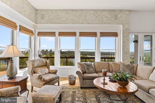 4 SENTRY POINT RD, Lemoyne, PA 17043