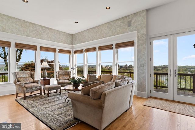 4 SENTRY POINT RD, Lemoyne, PA 17043