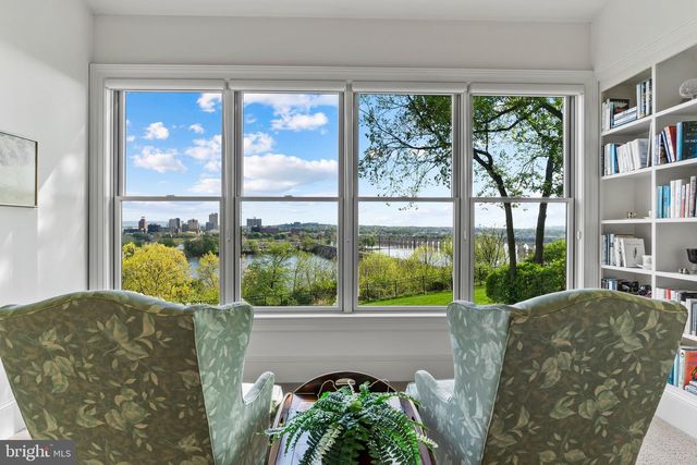 4 SENTRY POINT RD, Lemoyne, PA 17043