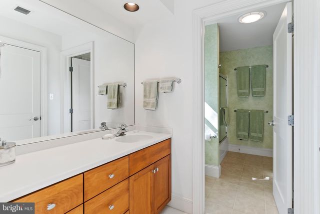 4 SENTRY POINT RD, Lemoyne, PA 17043