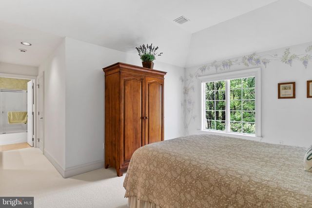 4 SENTRY POINT RD, Lemoyne, PA 17043