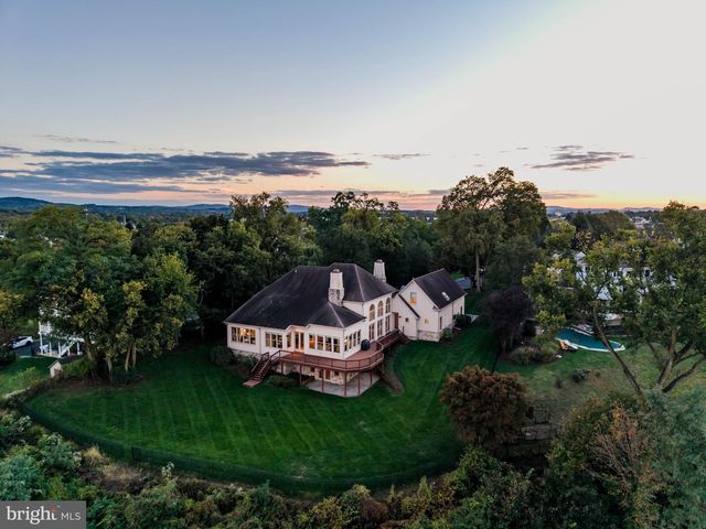4 SENTRY POINT RD, Lemoyne, PA 17043