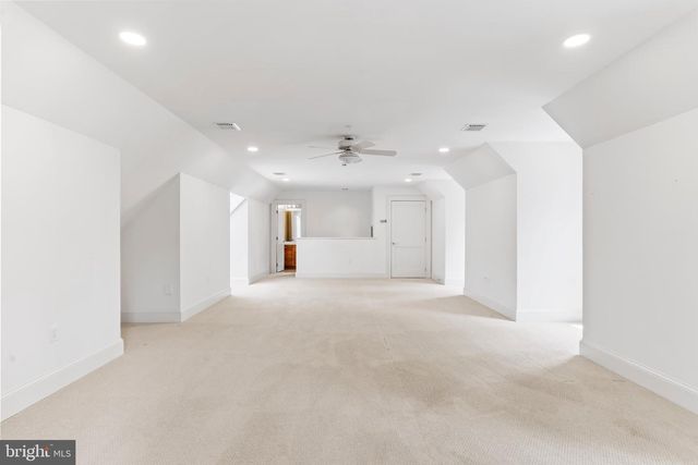 4 SENTRY POINT RD, Lemoyne, PA 17043
