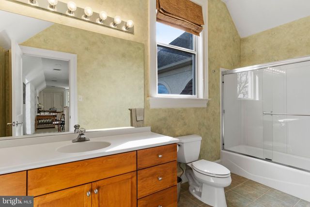 4 SENTRY POINT RD, Lemoyne, PA 17043