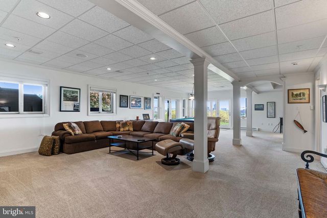 4 SENTRY POINT RD, Lemoyne, PA 17043