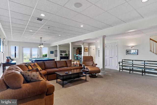 4 SENTRY POINT RD, Lemoyne, PA 17043