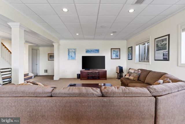 4 SENTRY POINT RD, Lemoyne, PA 17043