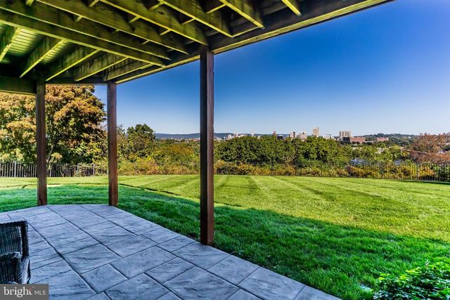 4 SENTRY POINT RD, Lemoyne, PA 17043