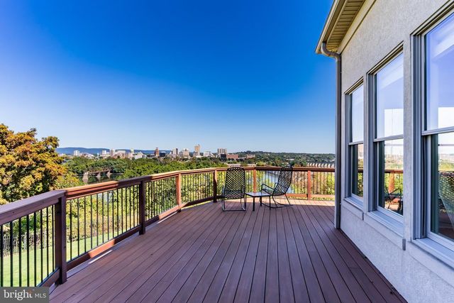 4 SENTRY POINT RD, Lemoyne, PA 17043