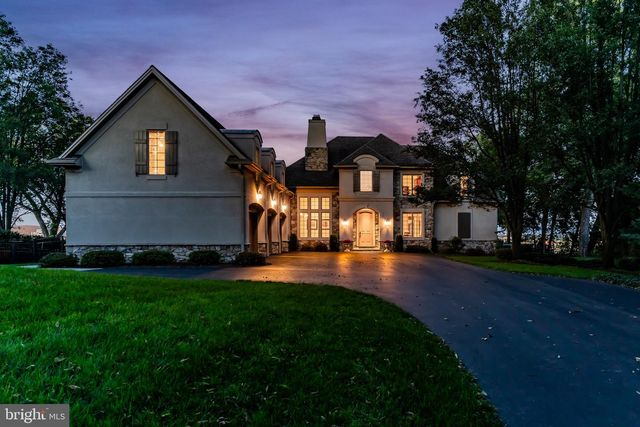 4 SENTRY POINT RD, Lemoyne, PA 17043