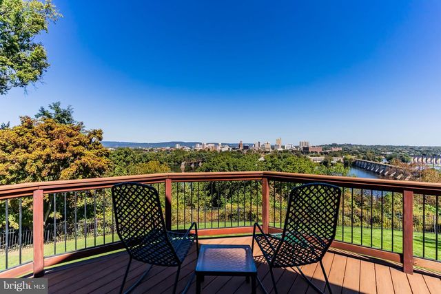 4 SENTRY POINT RD, Lemoyne, PA 17043