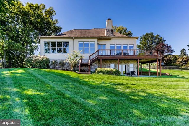 4 SENTRY POINT RD, Lemoyne, PA 17043