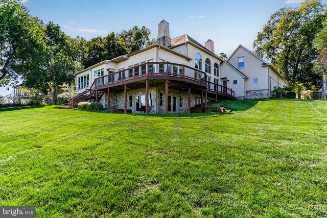 4 SENTRY POINT RD, Lemoyne, PA 17043