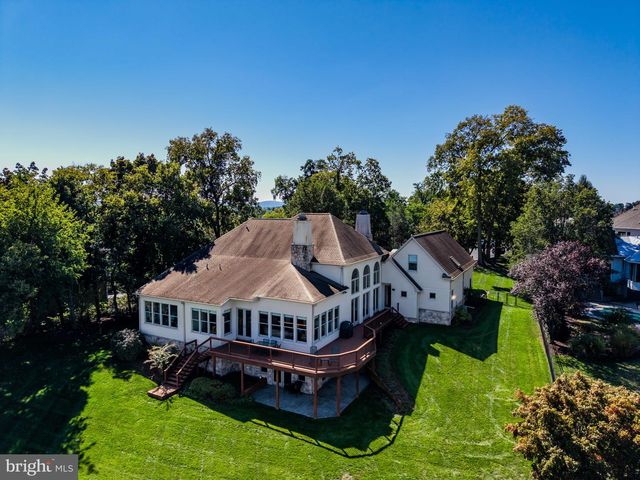 4 SENTRY POINT RD, Lemoyne, PA 17043