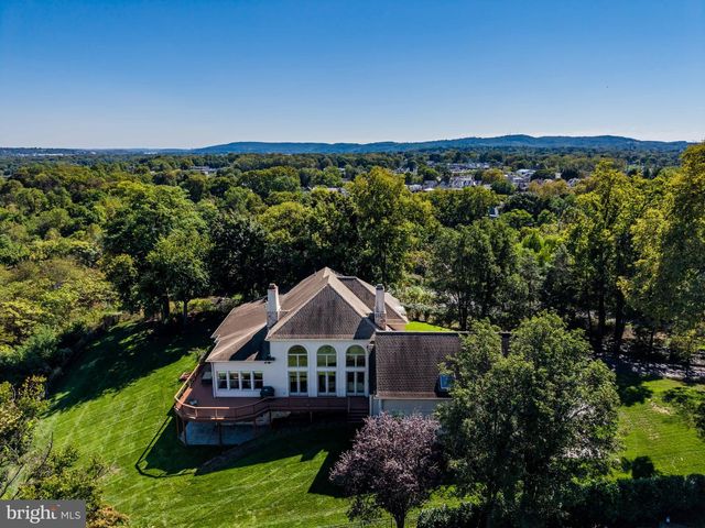 4 SENTRY POINT RD, Lemoyne, PA 17043