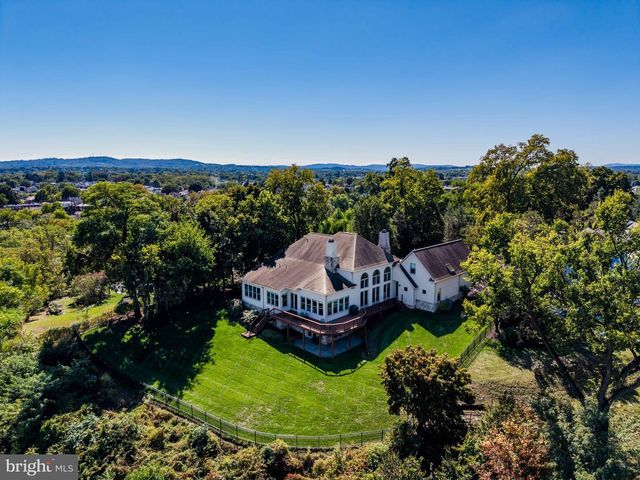 4 SENTRY POINT RD, Lemoyne, PA 17043