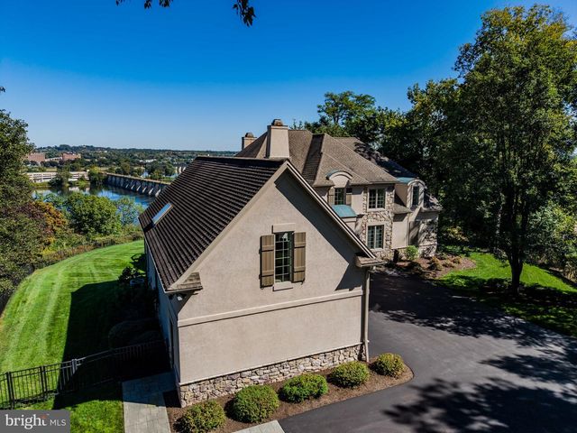4 SENTRY POINT RD, Lemoyne, PA 17043