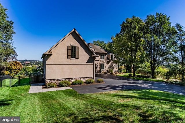4 SENTRY POINT RD, Lemoyne, PA 17043