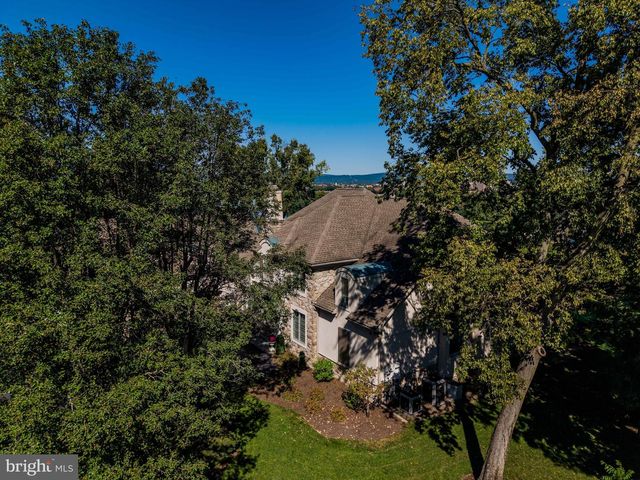 4 SENTRY POINT RD, Lemoyne, PA 17043