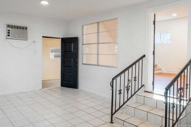 1730 W MISTLETOE AVE, San Antonio, TX 78201