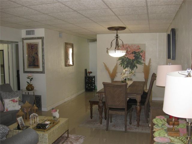 5860 43RD TERRACE N 1518, Kenneth City, FL 33709