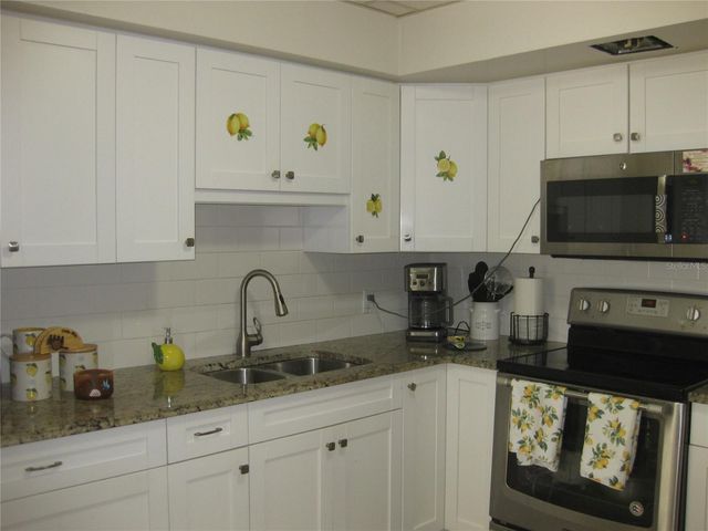 5860 43RD TERRACE N 1518, Kenneth City, FL 33709