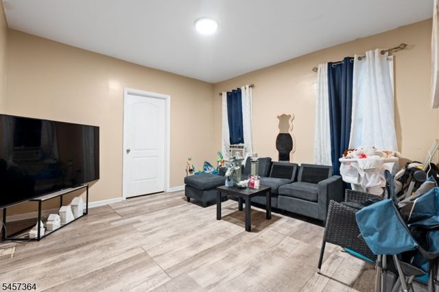 83 Mercer St, Paterson City, NJ 07524
