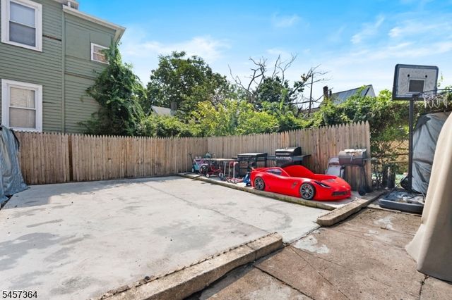 83 Mercer St, Paterson City, NJ 07524