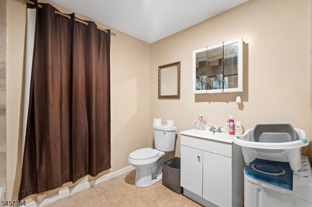 83 Mercer St, Paterson City, NJ 07524