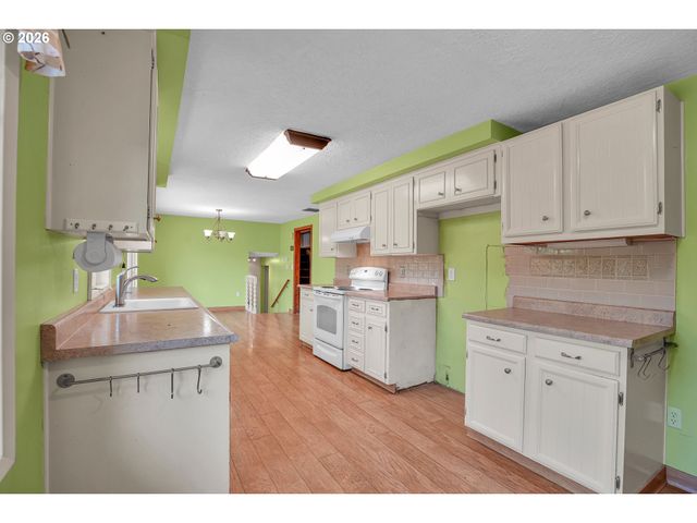 24620 Se SUNSHINE VALLEY Rd, Damascus, OR 97089