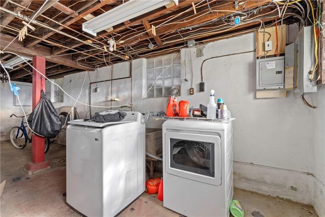 13 Charles St, Dravosburg, PA 15034