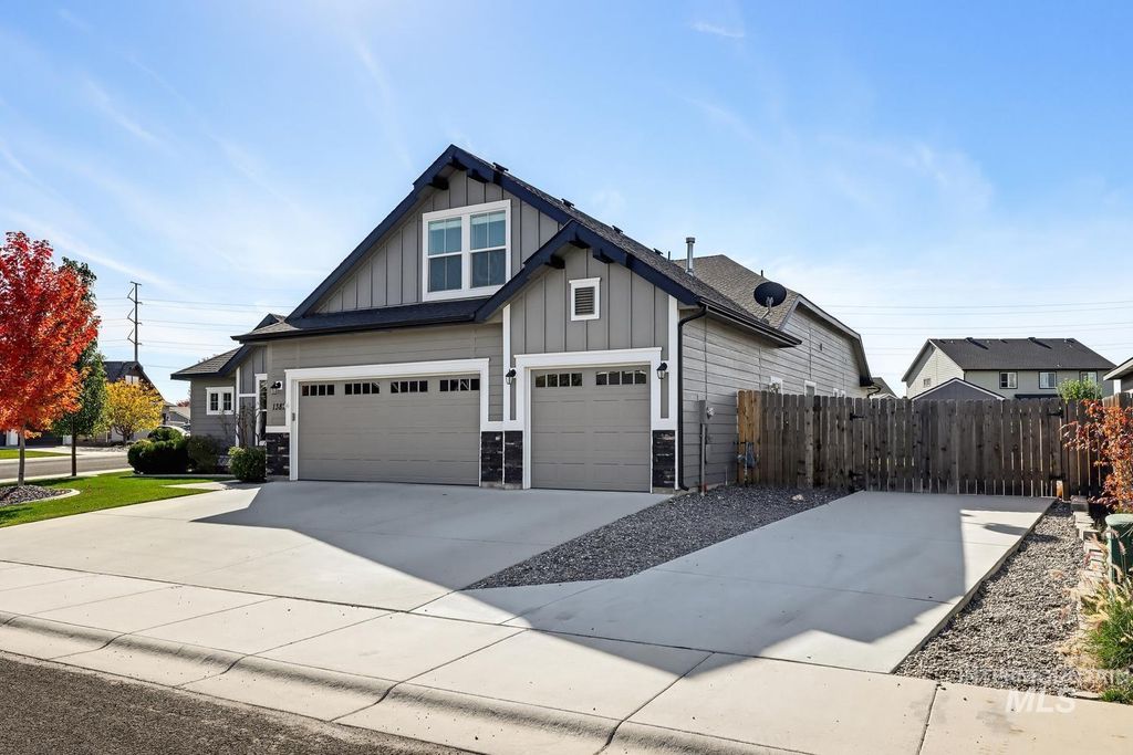 1387 E Redwick Dr, Meridian, ID 83646 photo 2