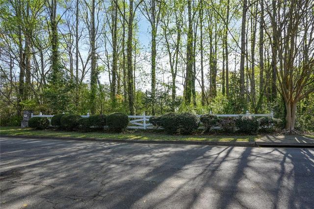 600 Creek Water Trail, Marietta, GA 30060