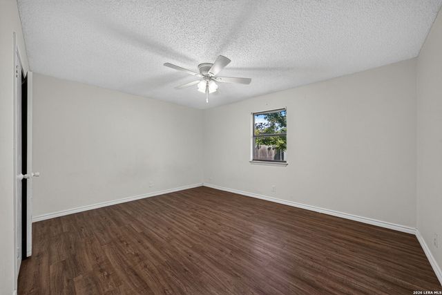 306 Meadow Dr, Marion, TX 78124