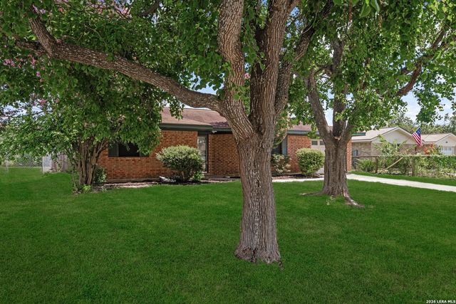 306 Meadow Dr, Marion, TX 78124