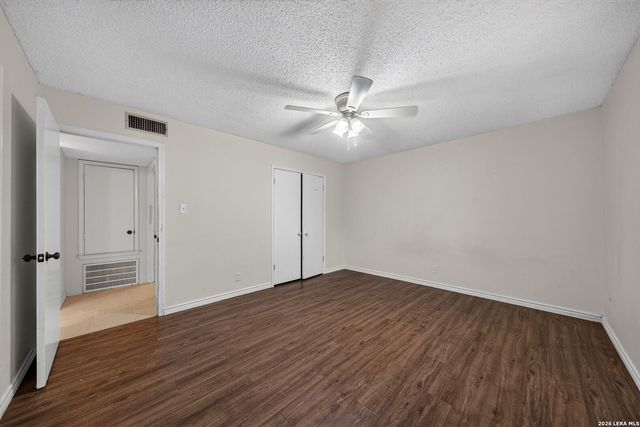 306 Meadow Dr, Marion, TX 78124