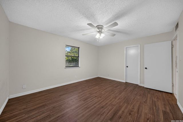 306 Meadow Dr, Marion, TX 78124