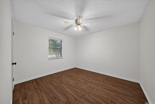 306 Meadow Dr, Marion, TX 78124