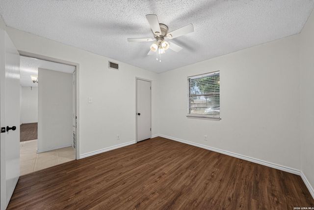 306 Meadow Dr, Marion, TX 78124