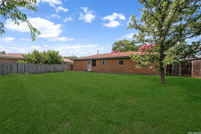 306 Meadow Dr, Marion, TX 78124