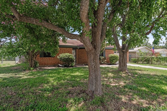 306 Meadow Dr, Marion, TX 78124